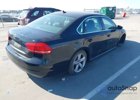 2012 Volkswagen Passat 2.5L Se z USA, uszkodzony, nr VIN 1VWBP7A31CC007352